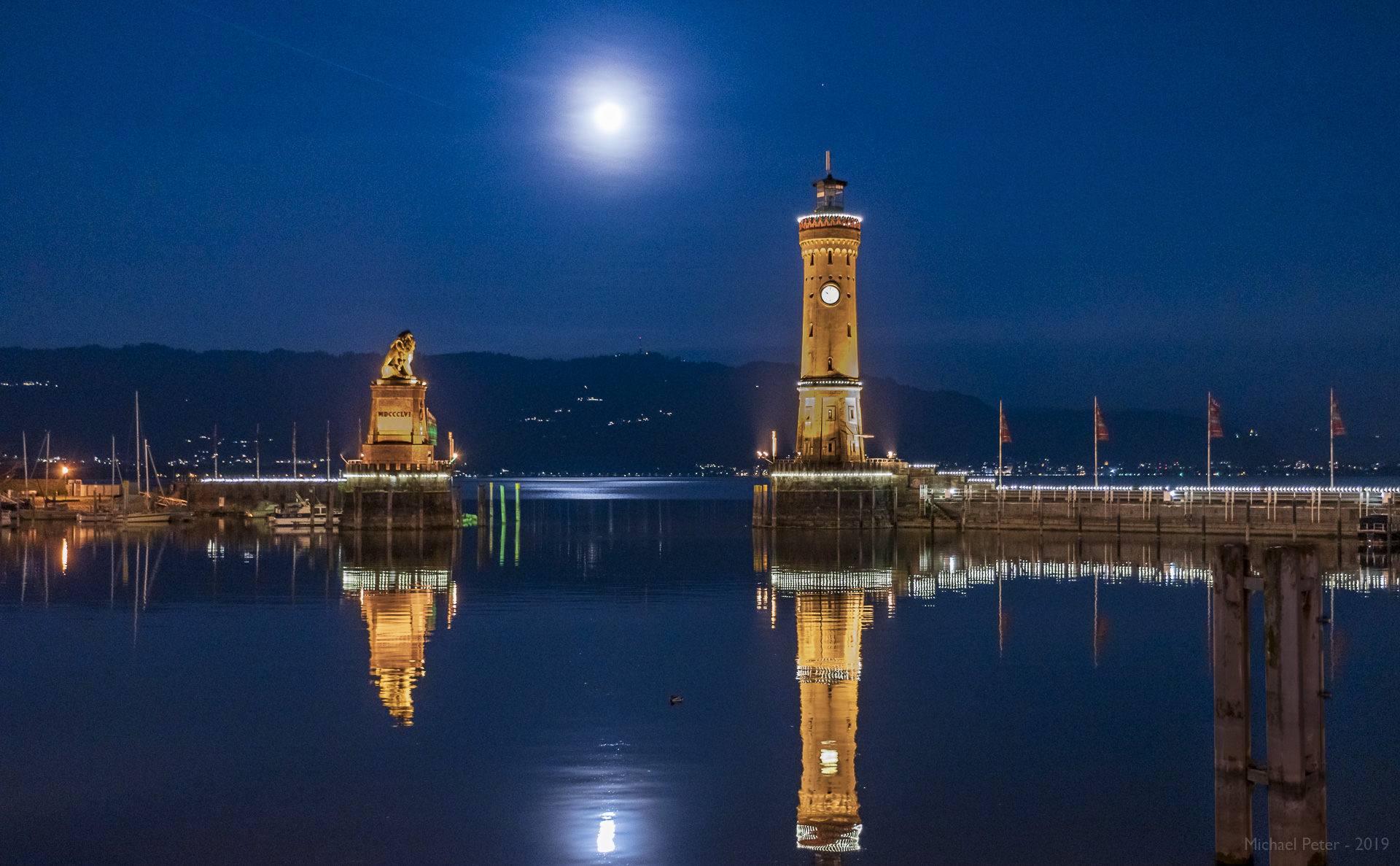 Vollmond über meinem Heimathafen Lindau